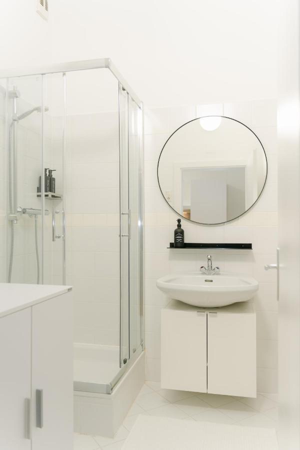 Cozy Apt Perfect For 4-6 Tv Metro Self-Checkin Vienna Luaran gambar